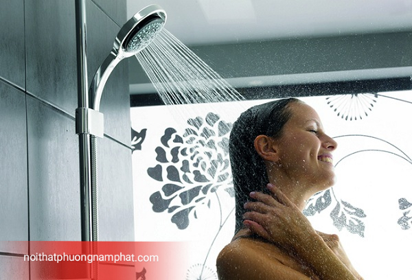 Những lợi ích đem lại của việc tắm dưới sen cây tắm nóng lạnh